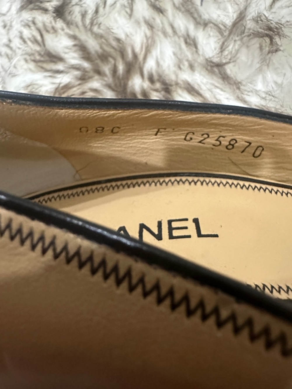 CHANEL Beige Pumps with Black Trim and CC Logo - Picture 3 of 6